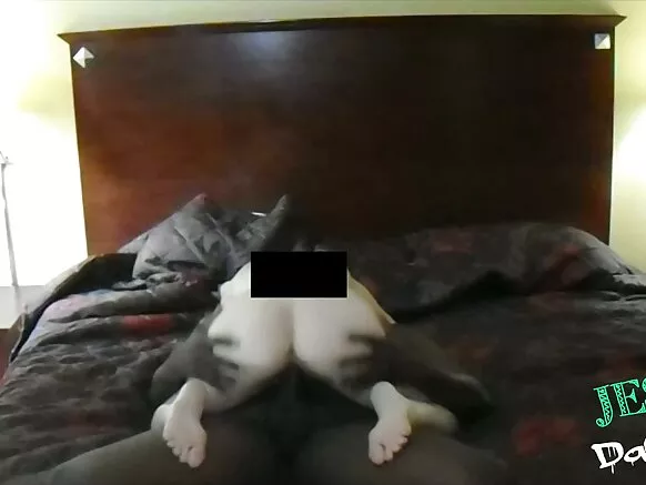 Kijana mweusi mwenye umri wa miaka 18 katika ponografia ya ubakaji anafanya mboo wangu mkubwa mweusi kuwa mgumu.