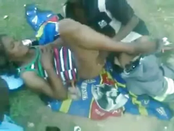 Mnyama mweusi wa Kiafrika Kusini ampa kazi kahaba.