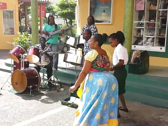 Wakati huo huo ngono na punda wakubwa nchini ghana na punda mwanamke mweusi.