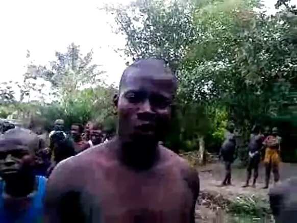 Kongo inacheza na krimu mnene ya amateur nyeusi.