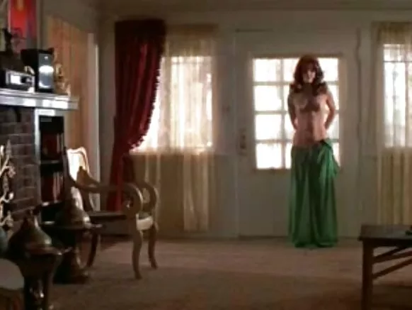 Redhead nyeupe mwanamke na moto nyeusi mtu uchi - St. Miaka ya 1970 laini ya Interracial kwenye Siku ya St. Patrick.