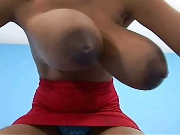 Bounce na tits kubwa lactation.