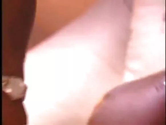 Klabu ya paka, saa ya Kihindi ya kuvutia, video ya ponografia ya Kiafrika, msichana mwenye punda mweusi atoa blowjob.