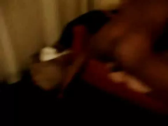 Mblonde mweusi aliyekomaa anatoboa jamaa kwenye video ya POV.