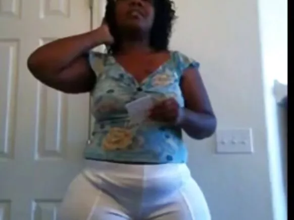 Miss curves ni porno ya asili ya ebony ya bbw.